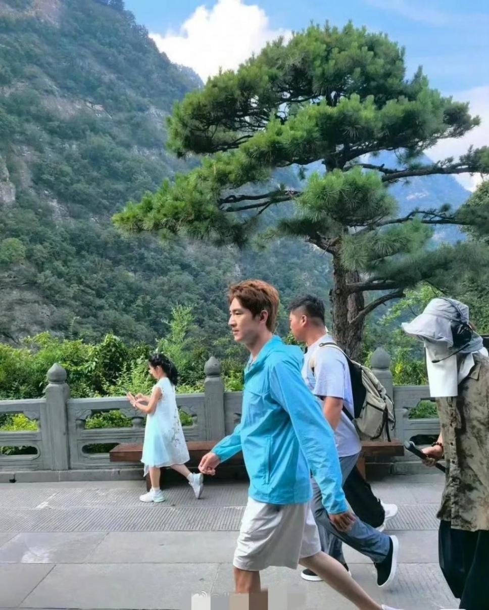 林更新爬武當(dāng)山紅溫了