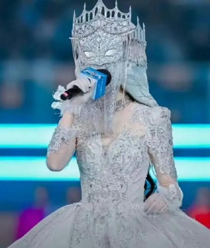 曝旺仔小喬帶壯漢堵公司前歌手的門