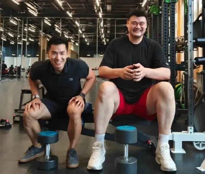 姚明談近期狀態(tài)“吃飯、睡覺(jué)、打魔獸”,否認(rèn)過(guò)去的自己很累,回應(yīng)關(guān)注身體、積極訓(xùn)練減重:我以前也這樣