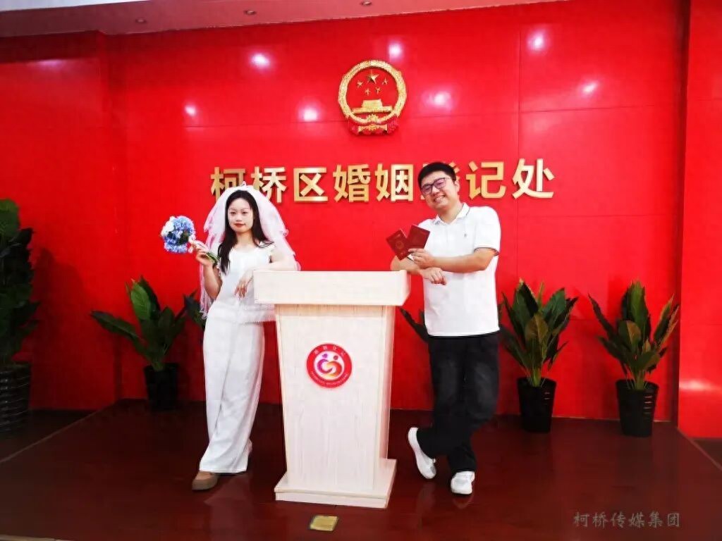 多地為新婚夫婦“發紅包”