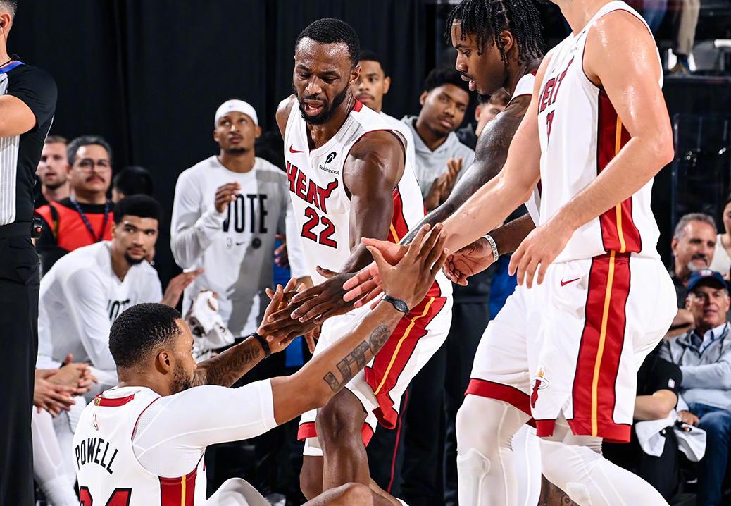 楊瀚森未出戰,鮑威爾22分,熱火險勝開拓者!一戰認清三個事實